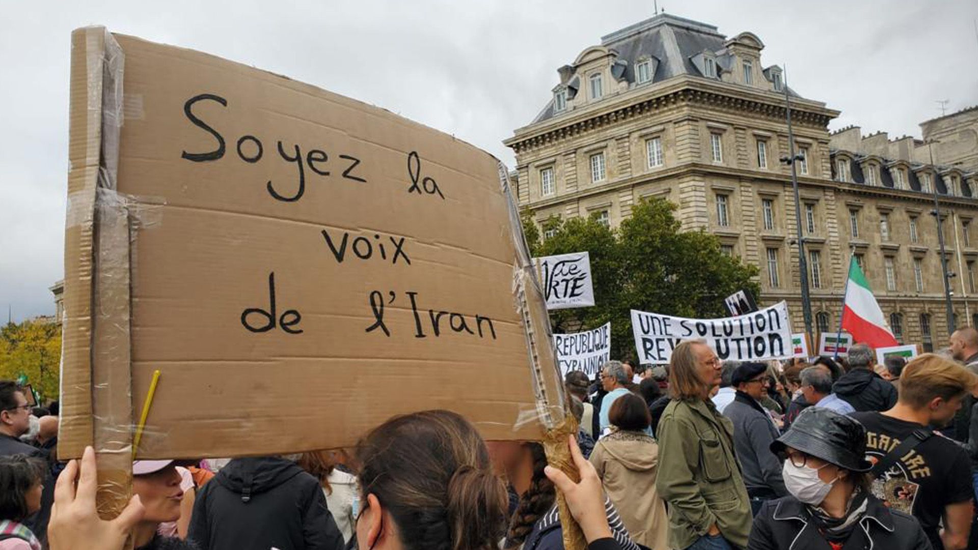 Parigi-Iran-c0883ab8