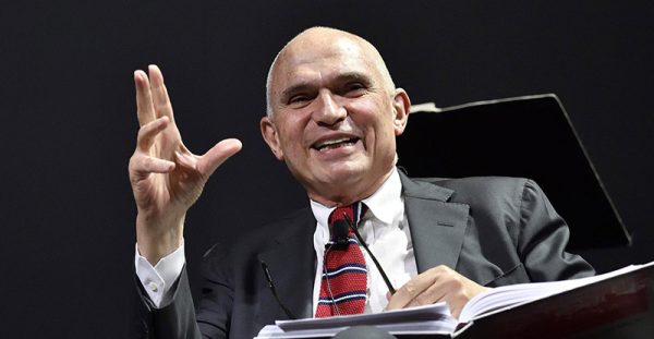 Il consigliere editoriale Mondadori Libri Gian Arturo Ferrari durante la presentazione del volume Il canto della fabbrica . Milano, 4 Luglio 2018. ANSA/FLAVIO LO SCALZO