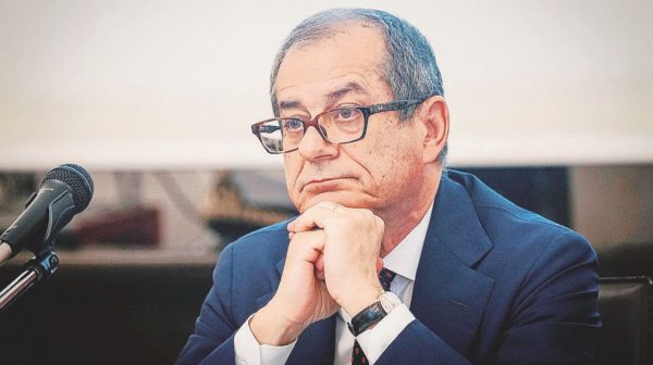 Il ministro dell'Economia, Giovanni Tria, Giovanni Tria intervenuto a un convegno promosso dal Cnr sui temi dell' area Med a Napoli 17 Settembre 2018. ANSA/CESARE ABBATE/